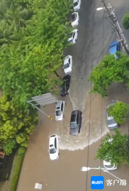 琼海暴雨后的景象。记者苏桂除摄