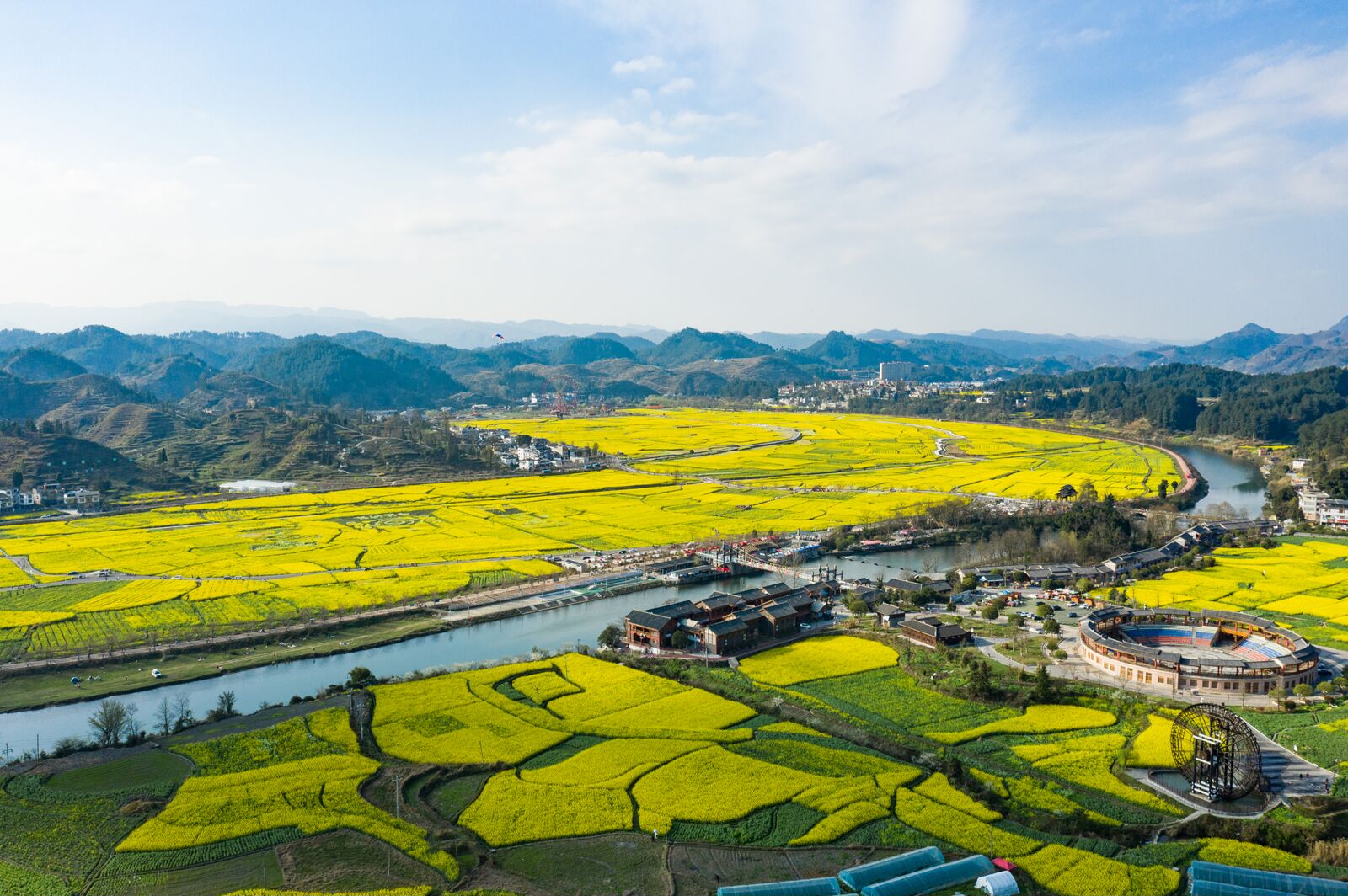图为贵定县音寨镇村优质稻田基地.贵定宣 摄