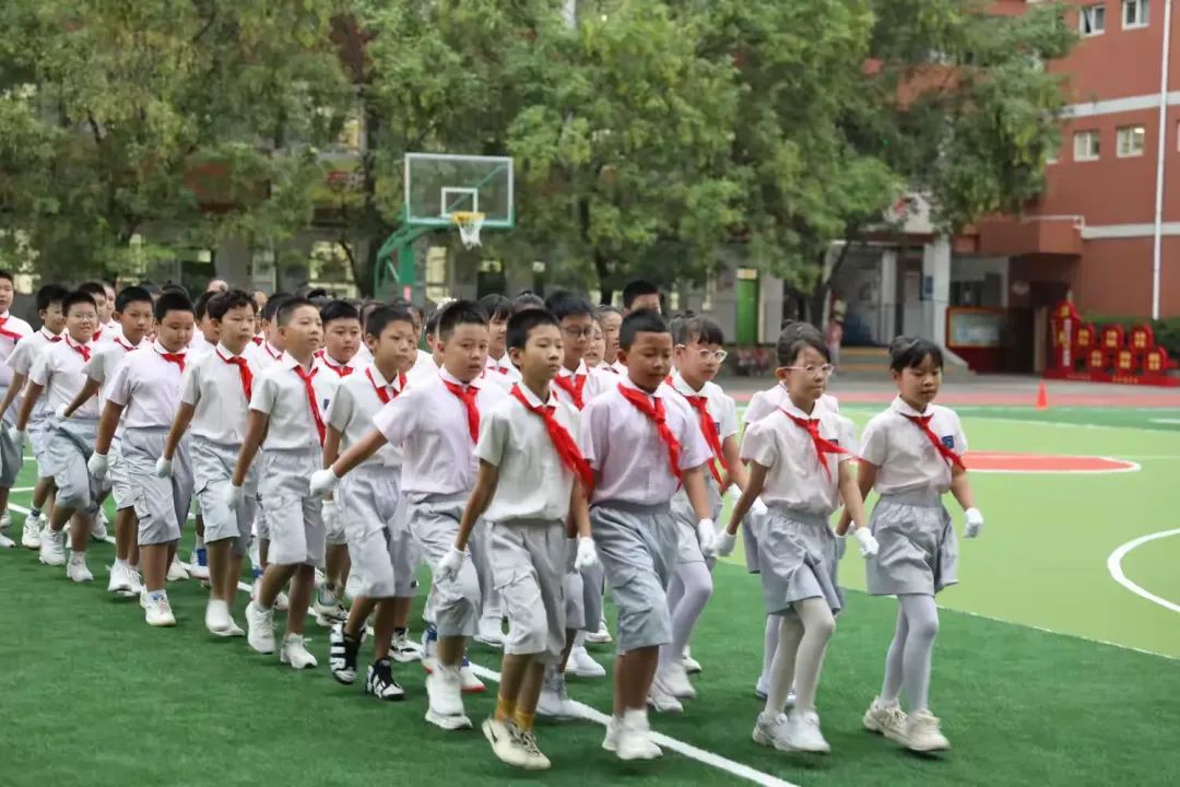 翠华路小学举行队列队形暨广播体操比赛