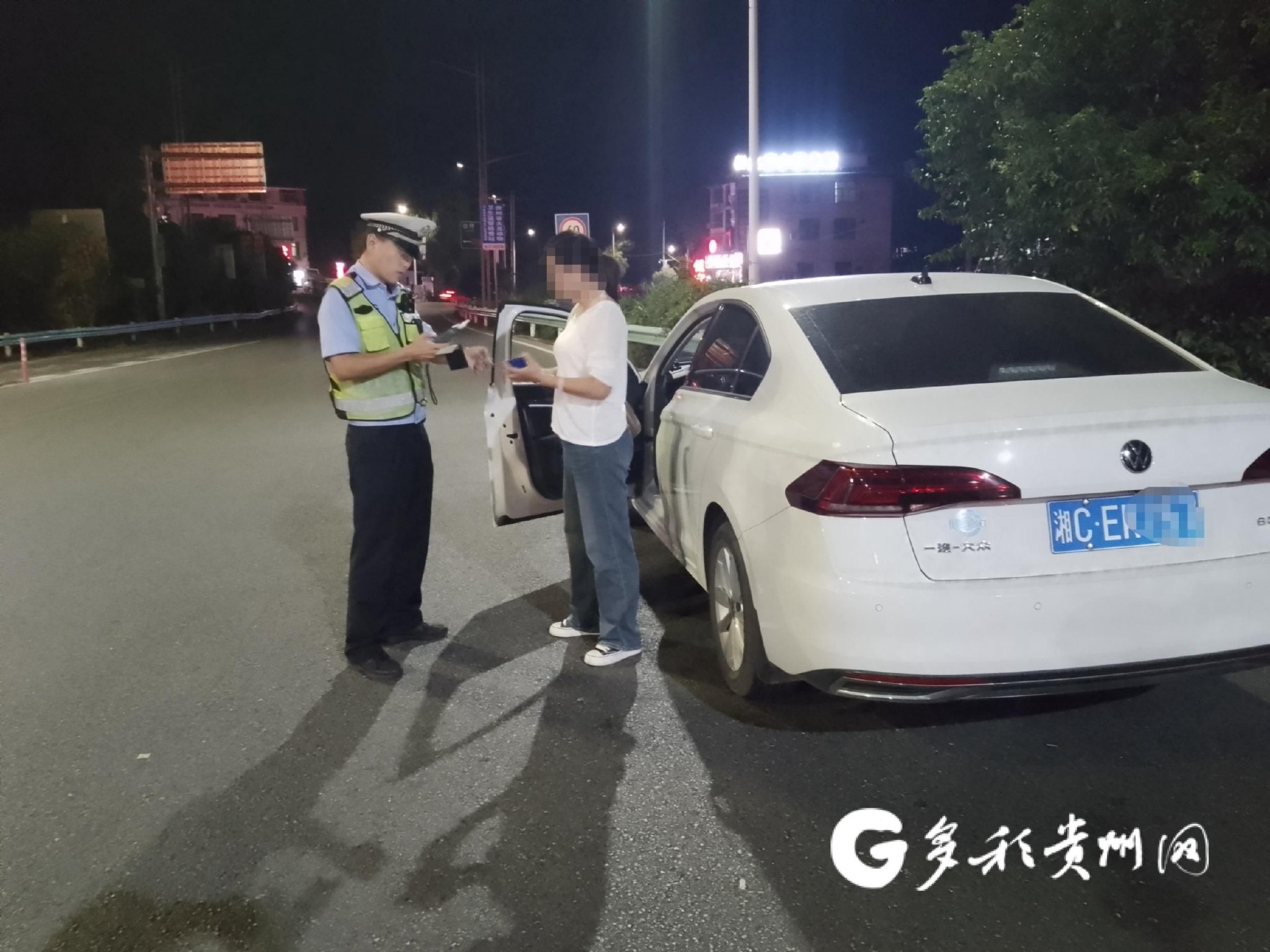 胆子真大!女子饮酒驾驶上高速 被铜仁交警逮现场