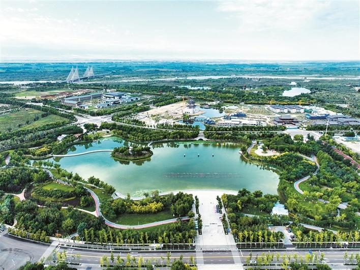 航拍四师可克达拉市朱雀湖公园