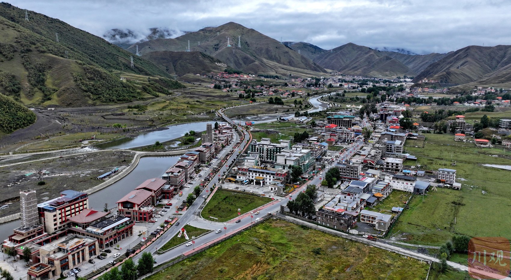 c视频丨"十一"黄金周前夕探访"明星小镇"新都桥