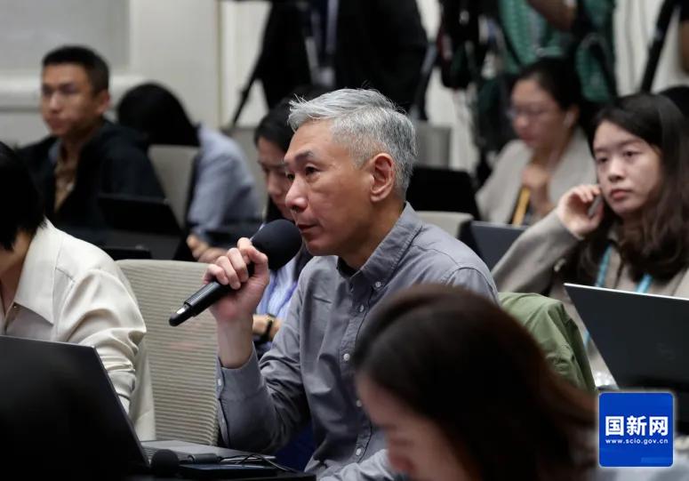 路透社记者发问(赵一帆 摄)