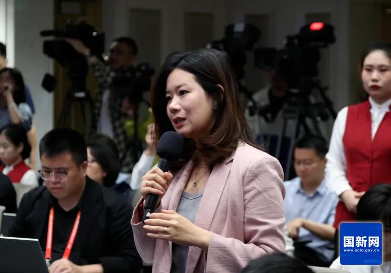 第一财经记者发问(赵一帆 摄)