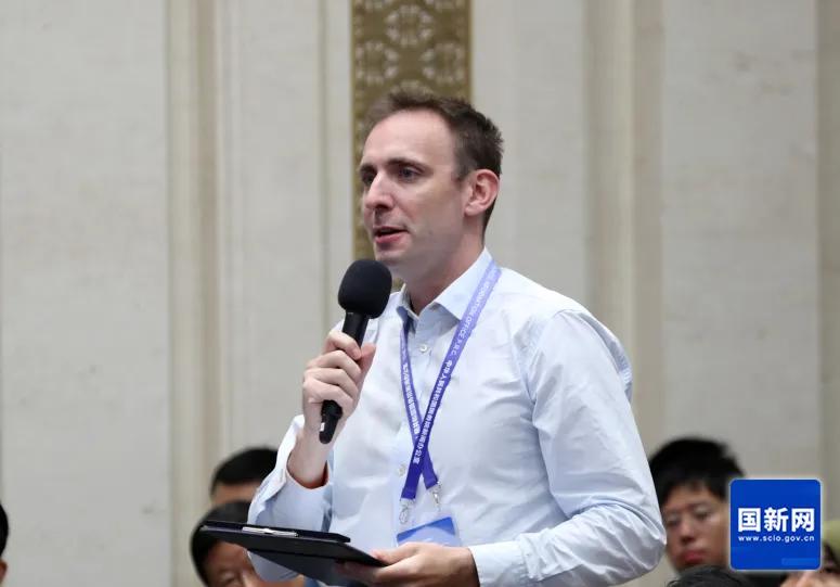 好意思国国际市集新闻社记者发问(赵一帆 摄)