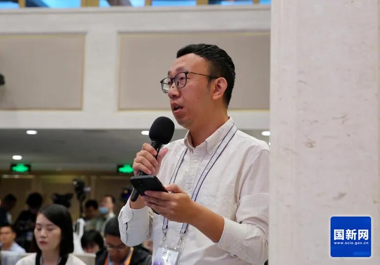 红星新闻记者发问(赵一帆 摄)
