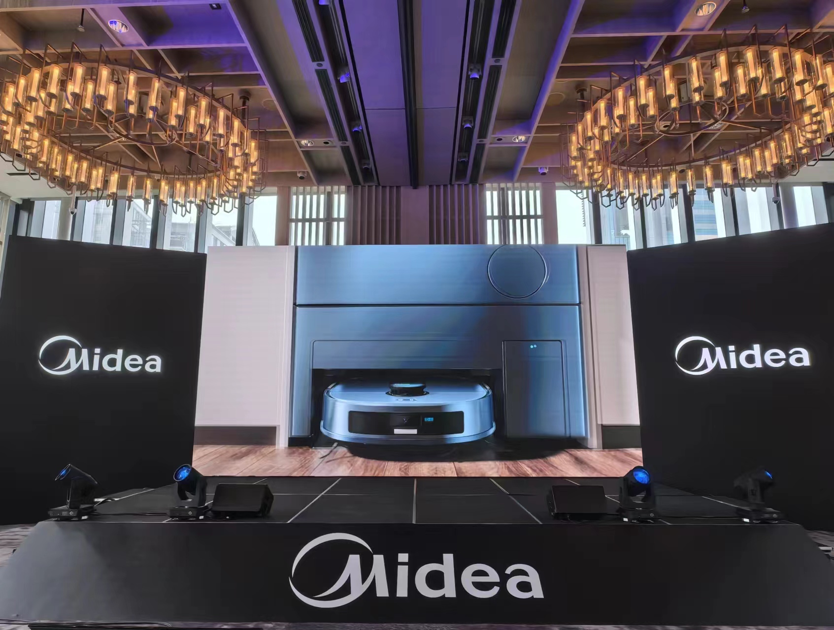 图为美的集团发布的新品。经济日报记者 蔡本田摄