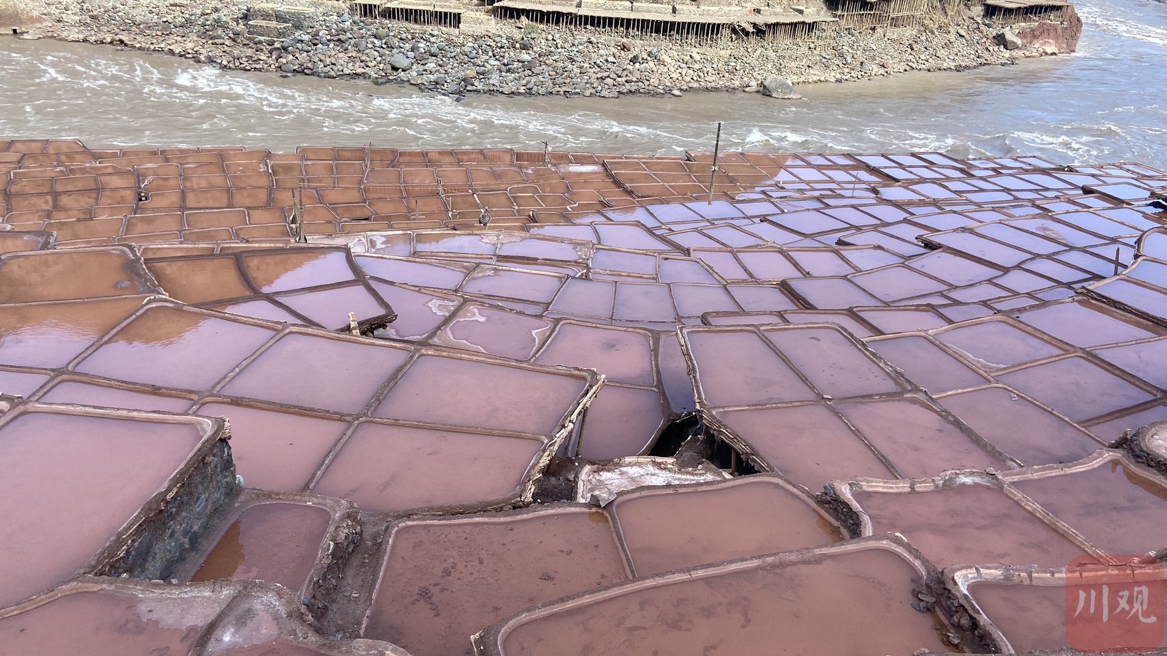 加达村的千年古盐田