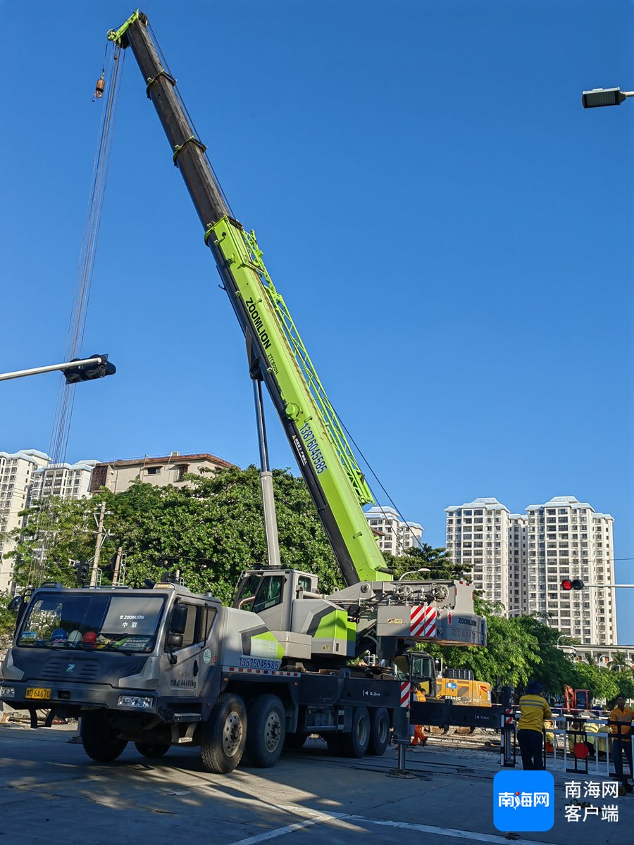 开年首战亮“新器”！贵阳工务段初次启用大部件替换车组为道岔“换骨”