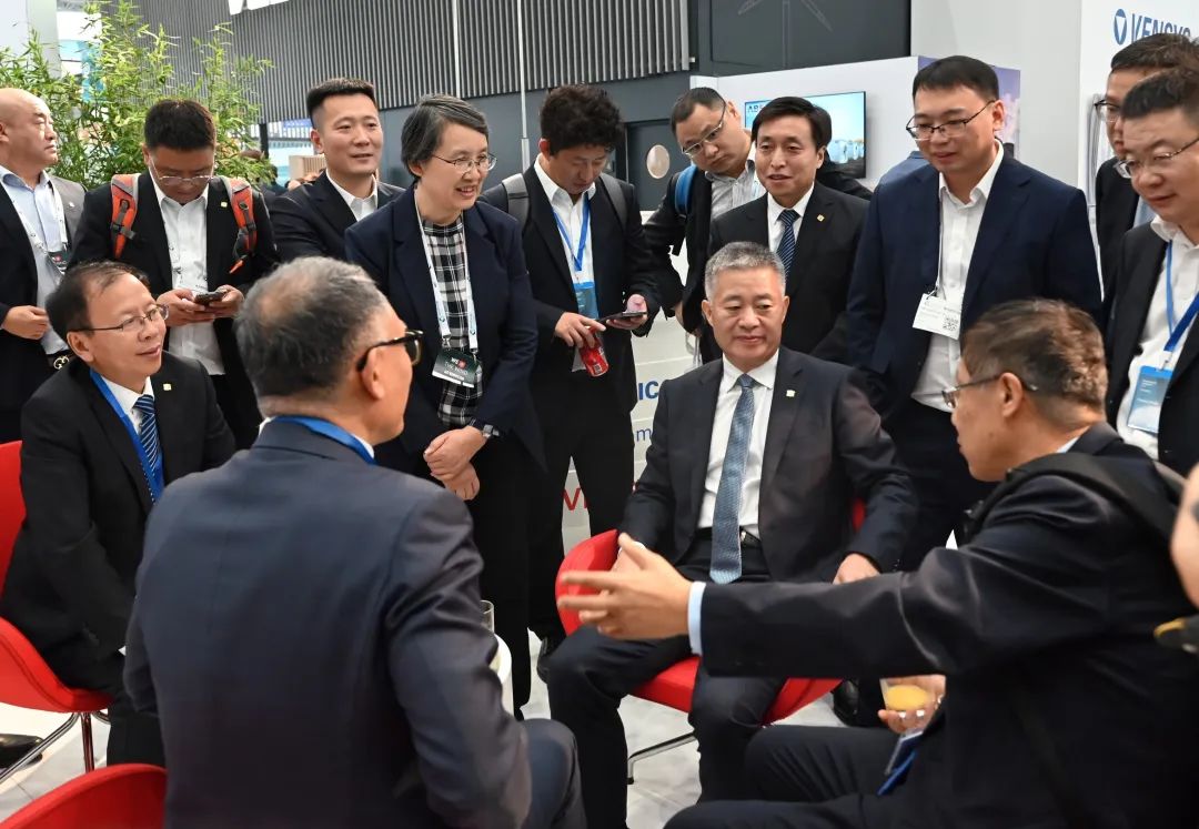 左右滑动查看