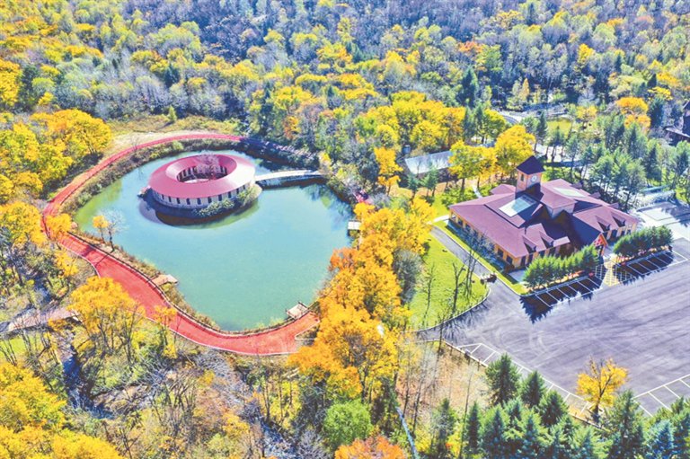 伊春森工铁力林业局公司透龙山景区.本报记者 贾红路摄