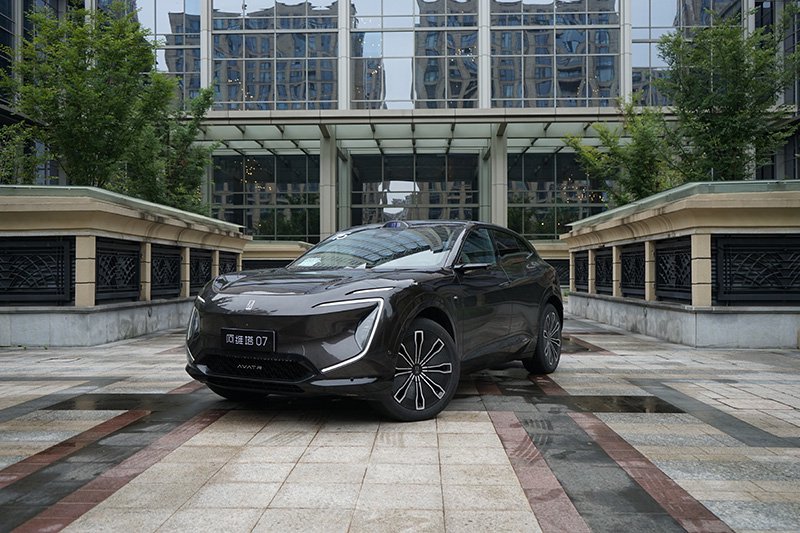 带增程、有华为智舱智驾加持，21.99万元起售的阿维塔07要逆袭