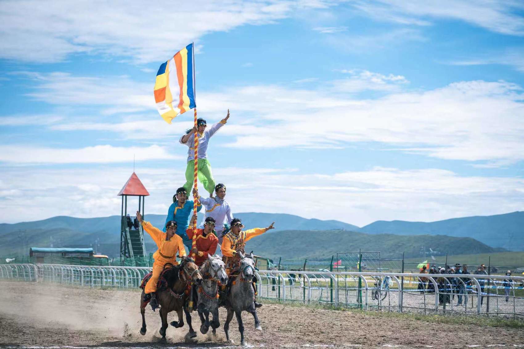 松潘县马术表演. 王鑫 摄