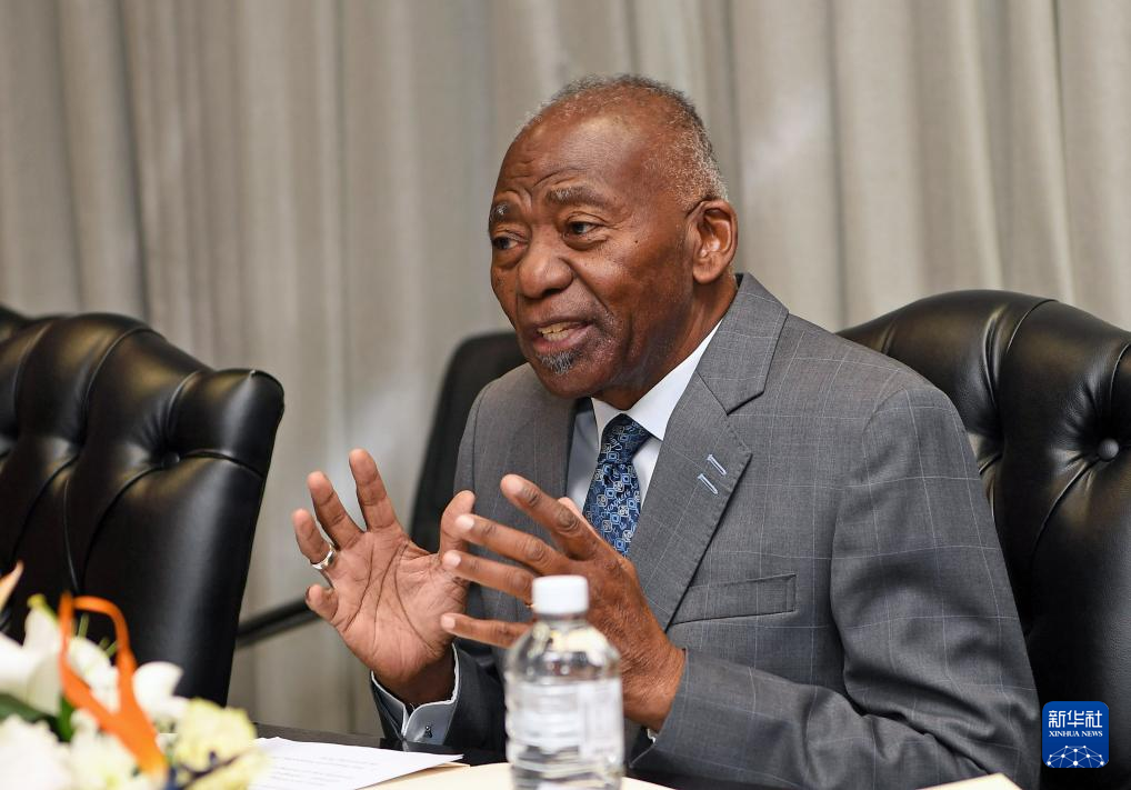 这是2024年5月31日，纳米比亚国民议会议长彼得·卡贾维维在齐门温得和克出席会议的府上相片。新华社记者 陈诚 摄