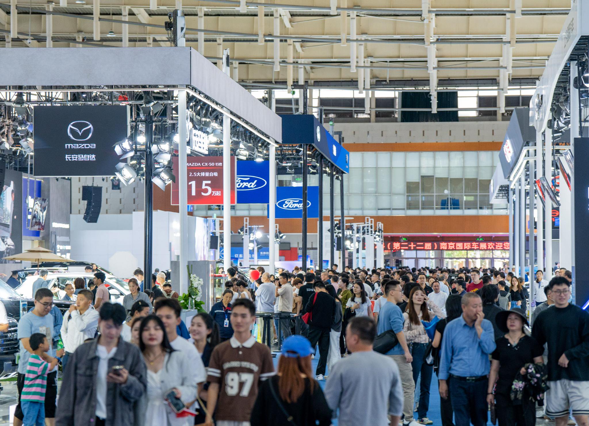 南京国际车展人气旺