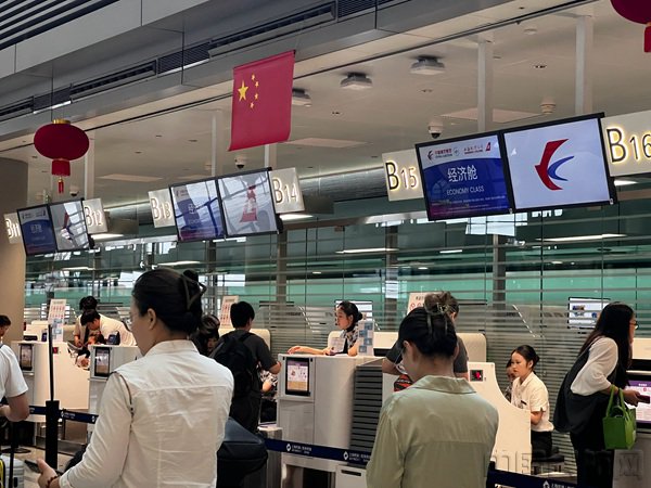 东航服务国庆出行旅客