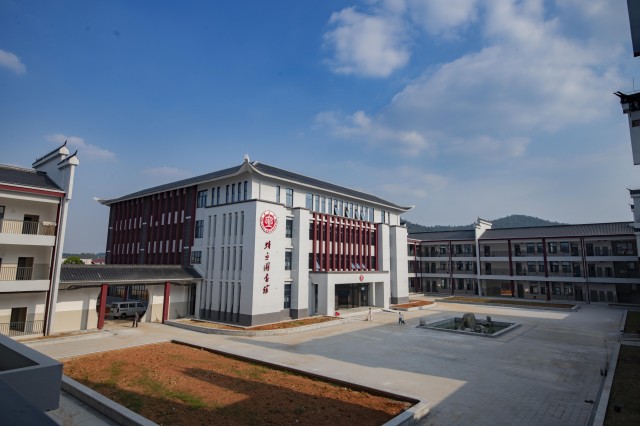 湘乡市东山学校"徐特立项目"投入使用