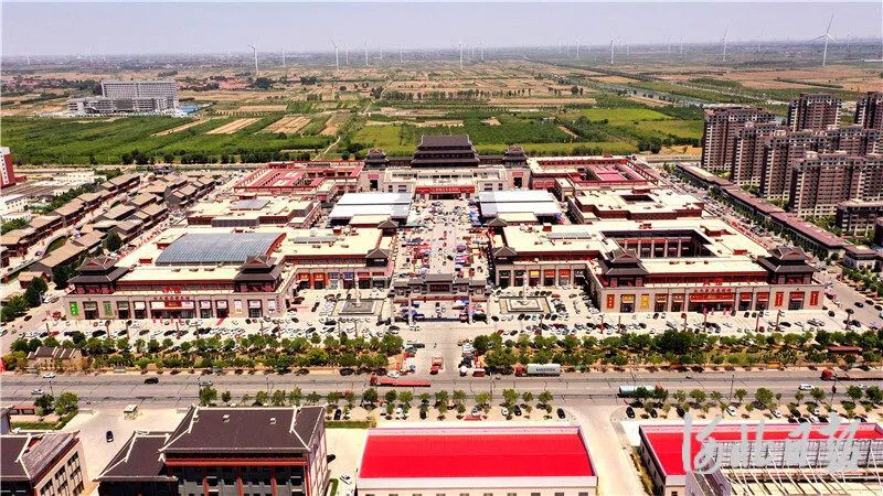 9月30日拍摄的大城县中国红木城外景.陈童摄