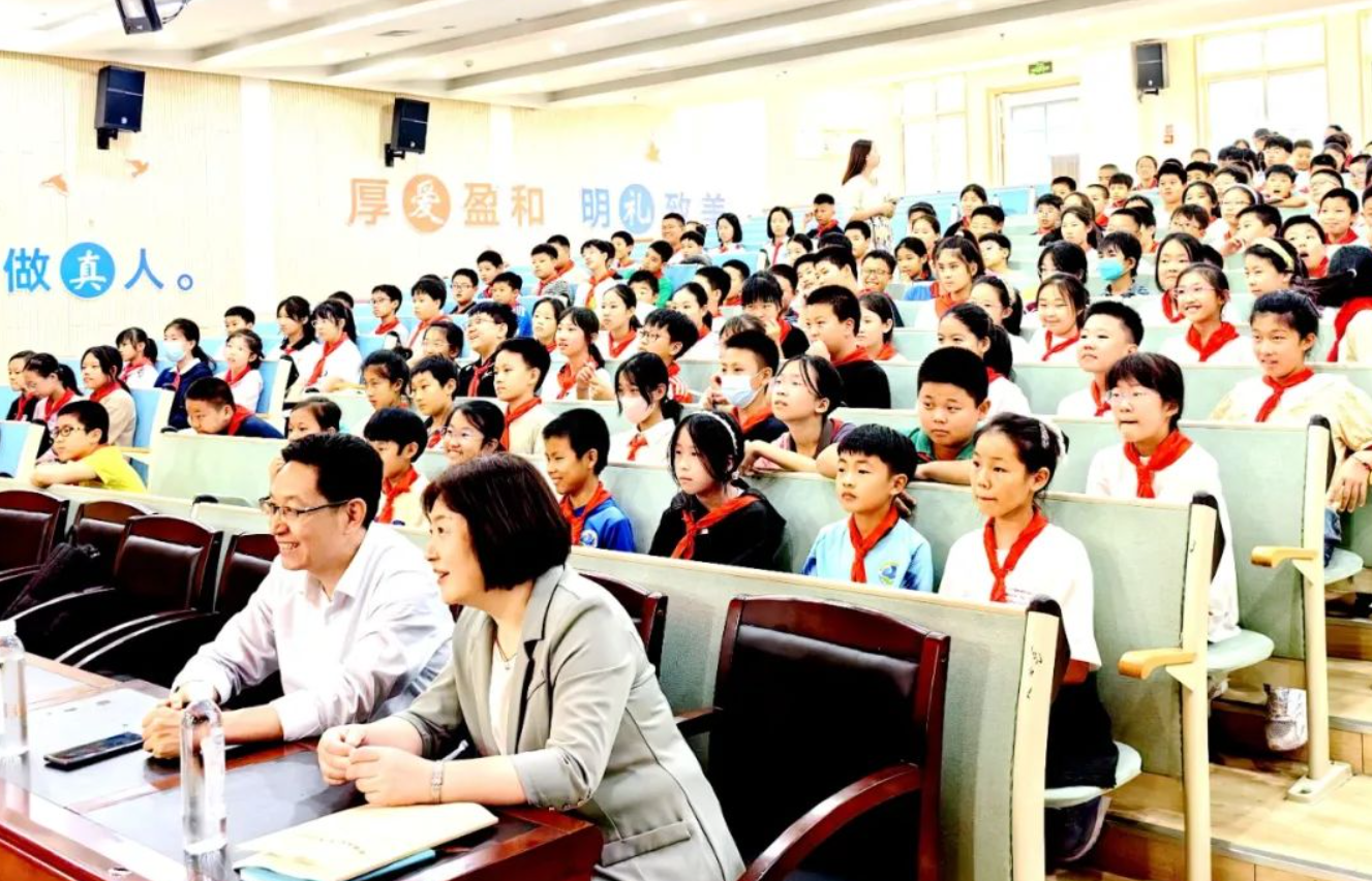 得到了青岛大学教育技术系副教授杨进中博士的高度评价,邱琳