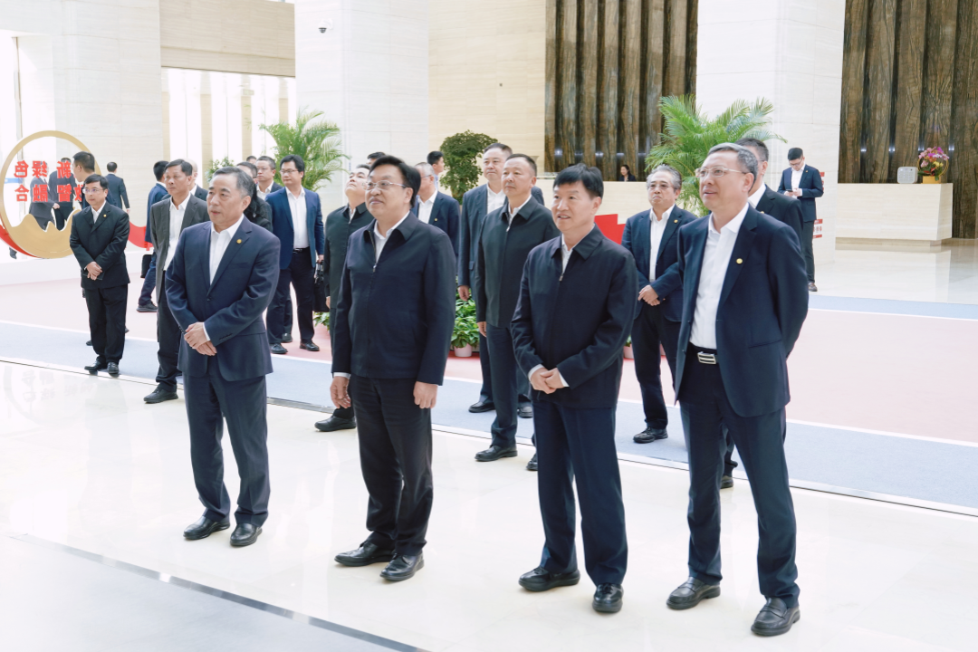 宋海良,倪真与海南省委书记冯飞,省长刘小明会谈并见证签署战略合作
