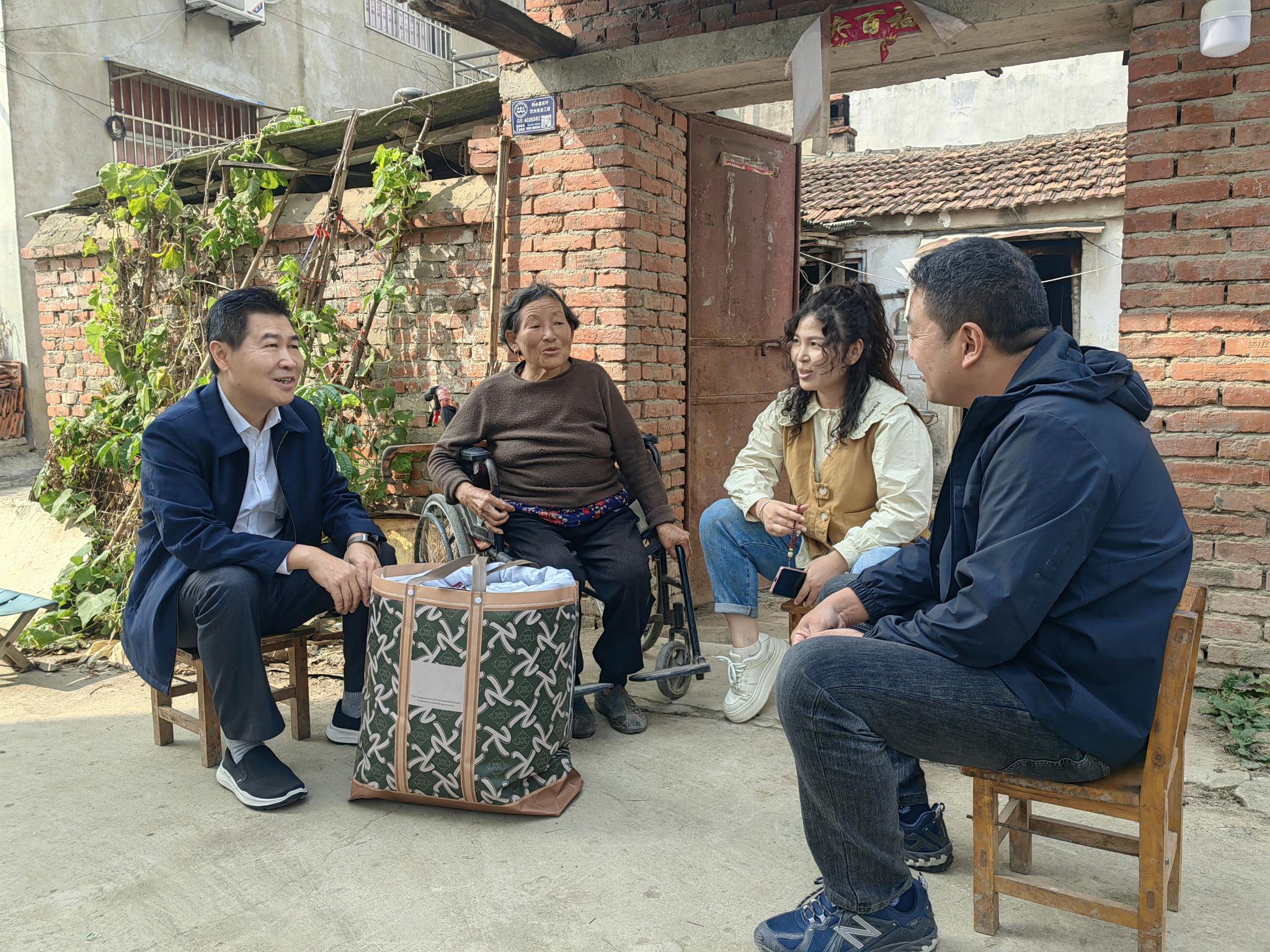 驻村帮扶传温情