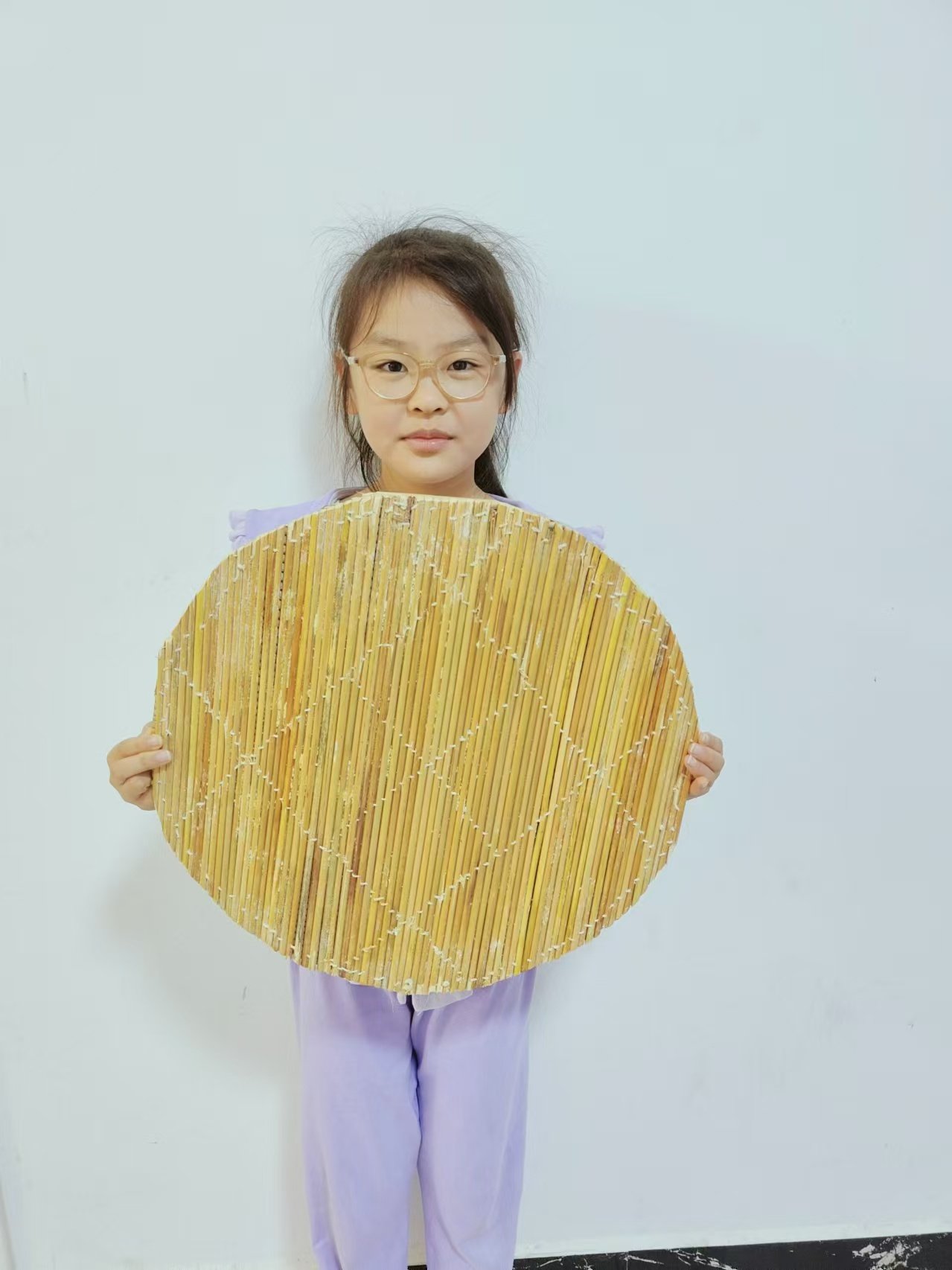高粱秆的手工创作 ——管城区长青路小学开展家长进课堂活动