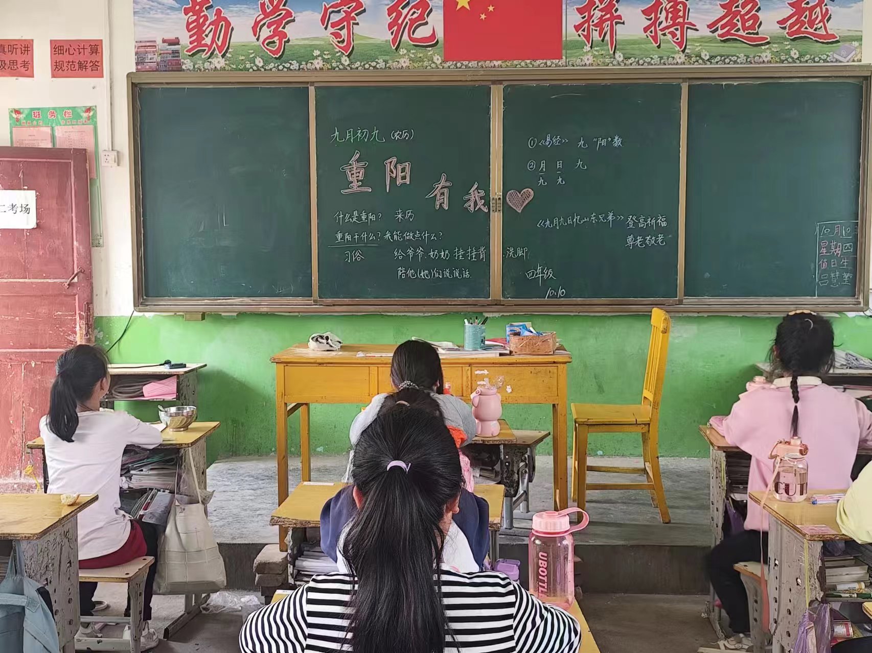 新野县施庵镇曾营小学校举办重阳节主题展示活动