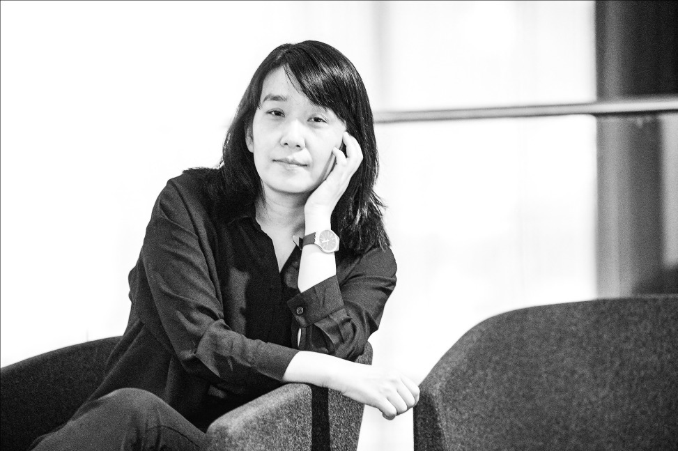 她帮助韩国文学摆脱边缘化——韩籍作家韩江获得2024年诺贝尔文学奖|文学_新浪财经_新浪网