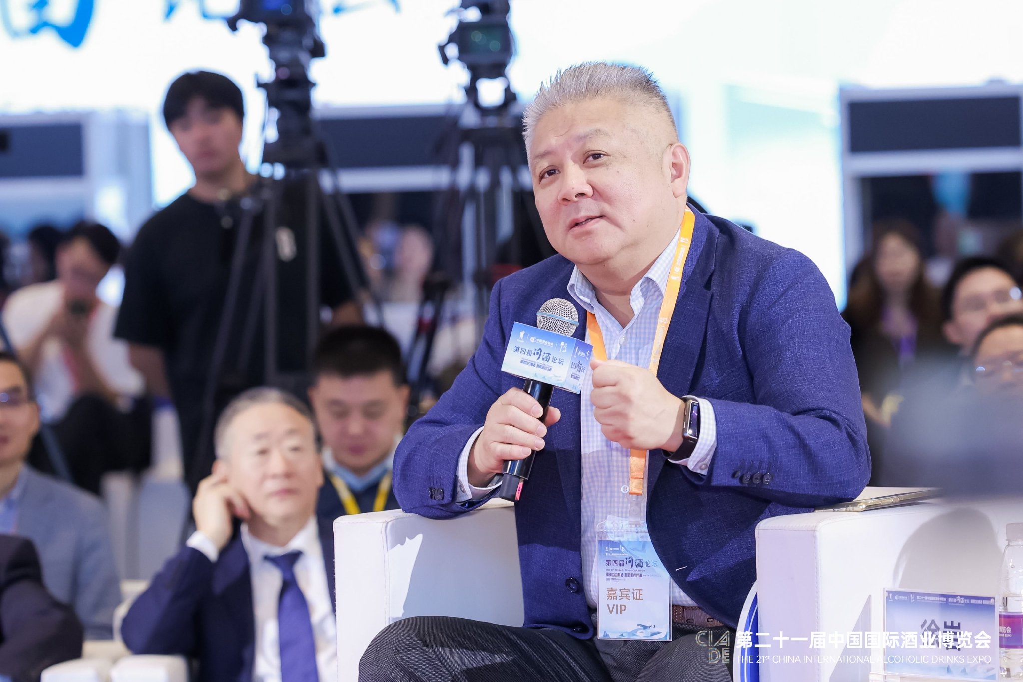 徐岩 江南大学原副校长,教授,博士生导师