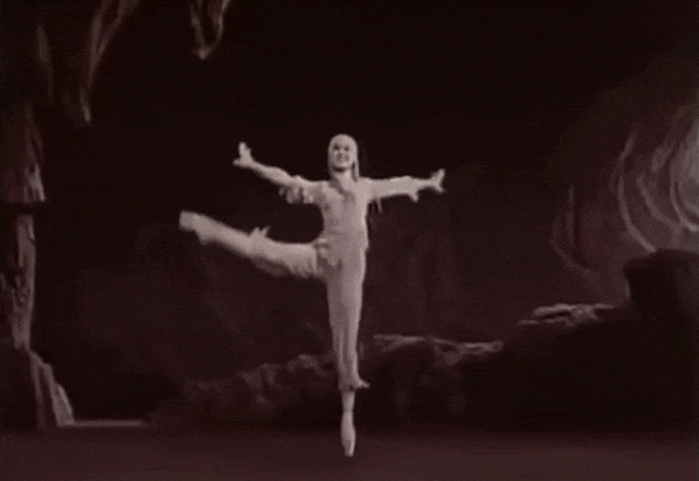 *动图为1972年芭蕾电影《白毛女》片段