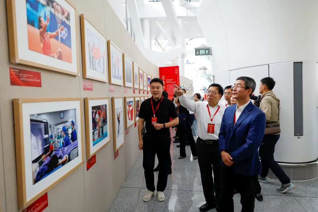 光影中国梦61经济建设成就新闻图片展圆满落幕 逾百万国内外游客