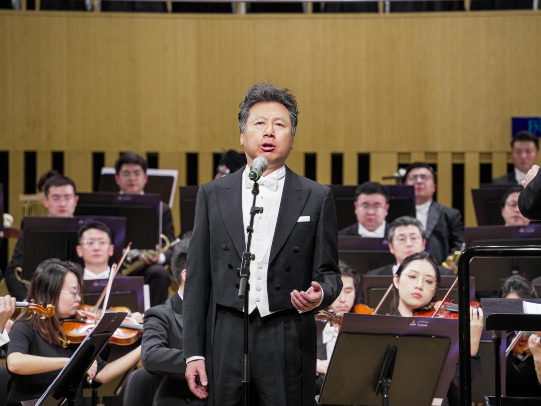 担任指挥,特邀于红梅,梁大南及著名男中音歌唱家袁晨野等音乐家加盟