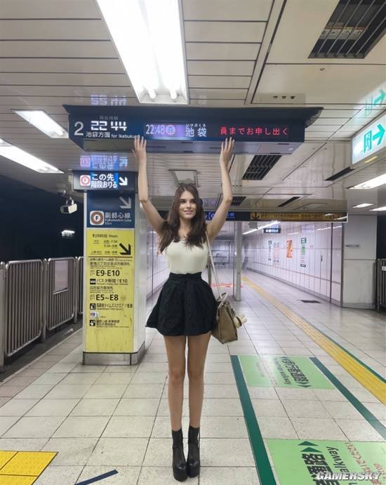 180cm的乌克兰美女在日本什么样:像极了八尺夫人 男人们看完扎心