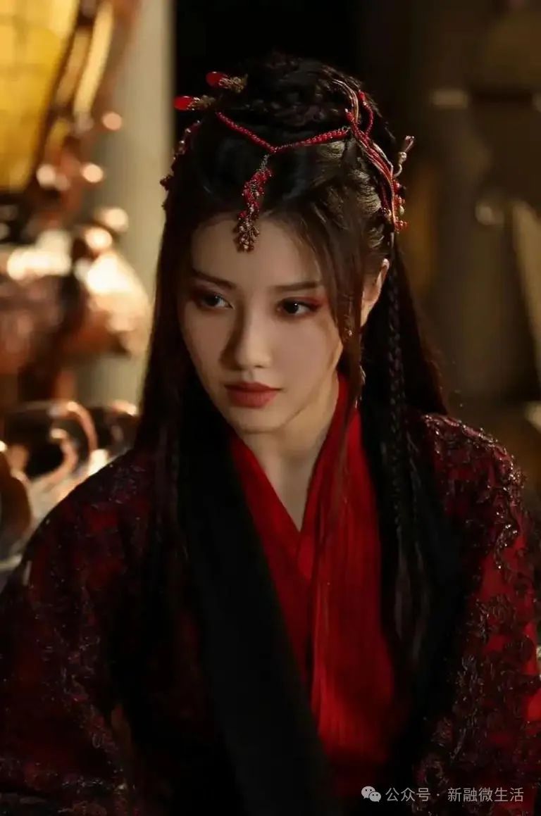 同样演魔教妖女,看了《七夜雪》和王鹤润的《莲花楼》里的疯狂美女,我