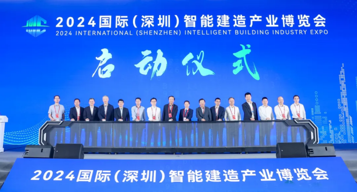 　　开幕式上，与会领导嘉宾与主办单位领导共同启动智博会。