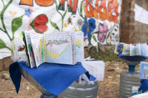 马萨雷社区学校学生在艺术工坊创作的故事小书