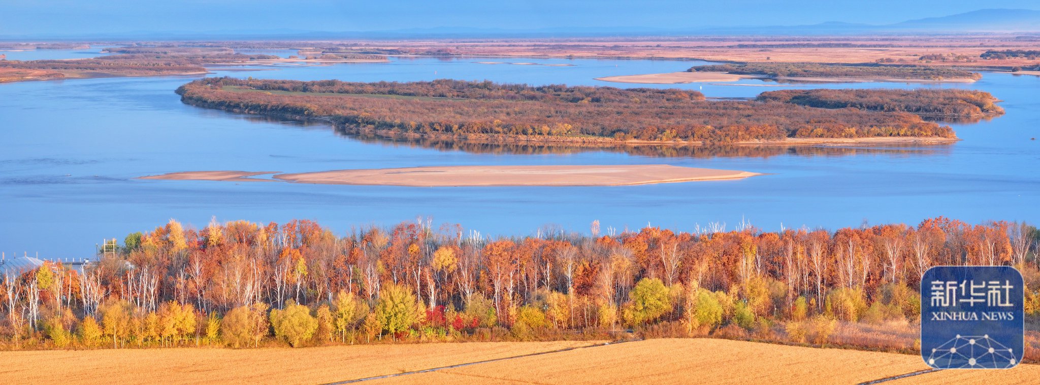 10月13日拍摄的黑龙江同江三江口生态旅游区秋景(无人机照片).