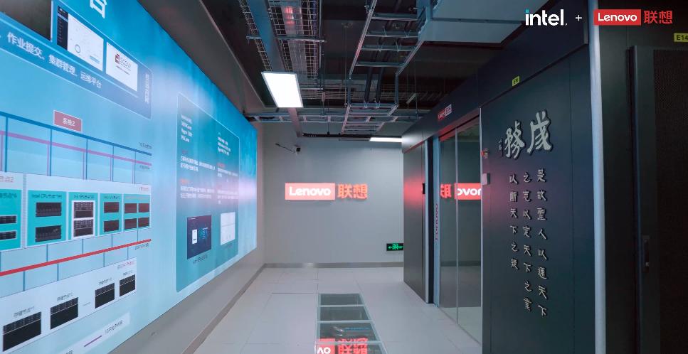 联想为华南理工大学量身定制的液冷智算中心（联想集团提供）