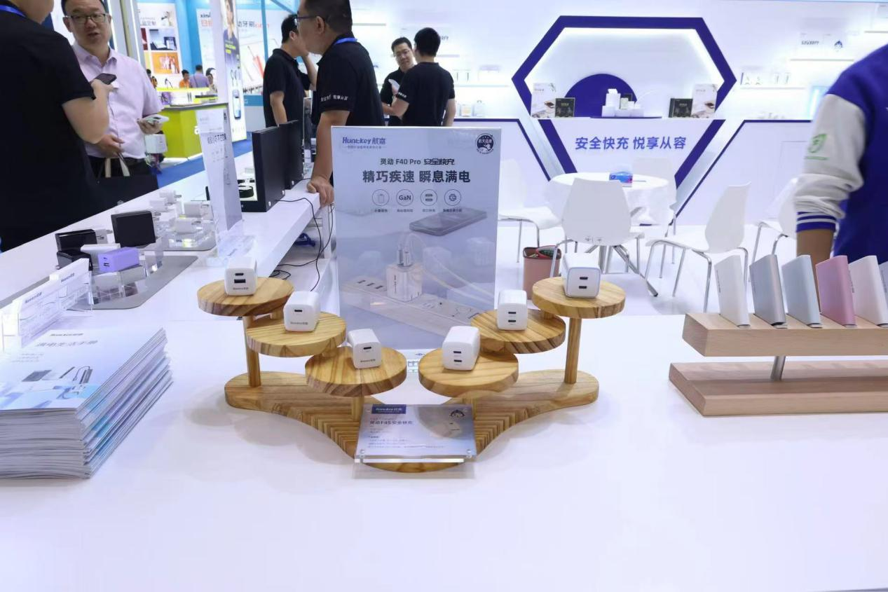 灵动F40 Pro安全快充展品