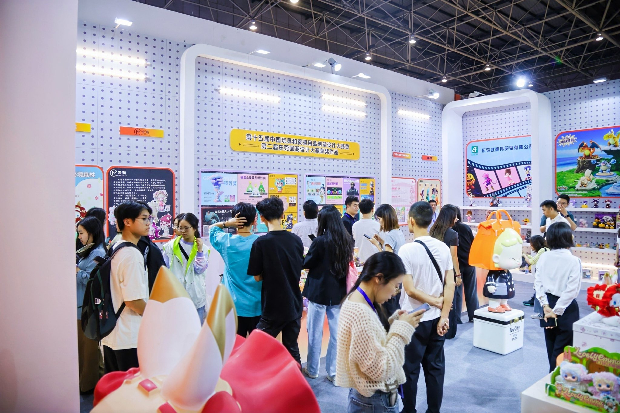 展会围绕"全球动漫潮未来"这一主题,引入 60 个国家和地区的500多家