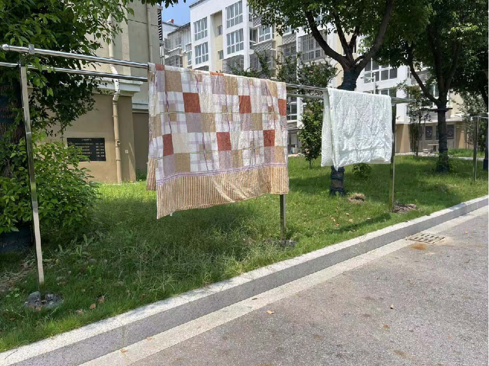 三将花苑小区的公共晾衣架