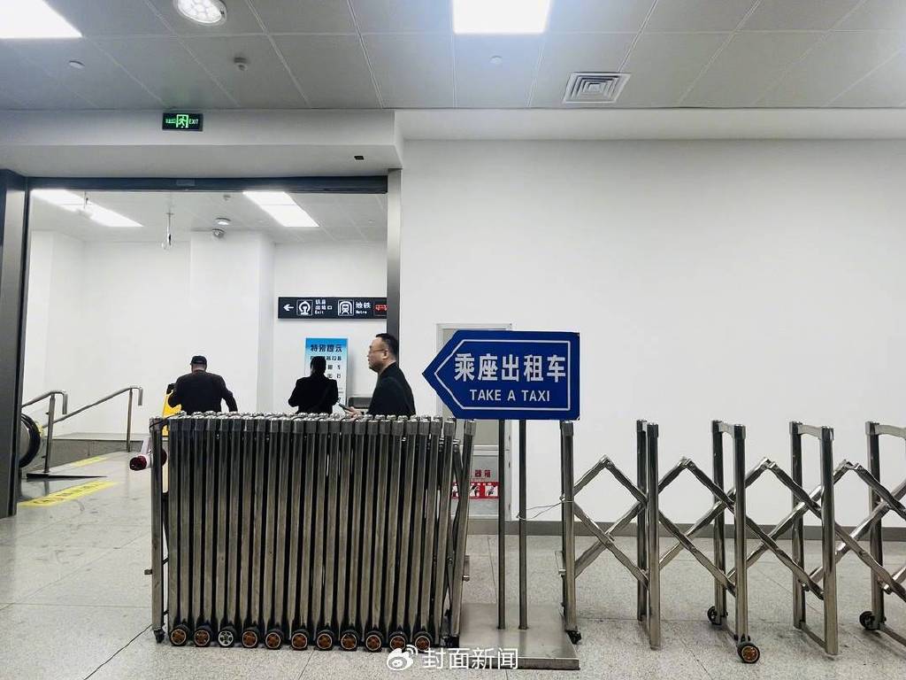 市民反映成都东站一指示牌有错别字!工作人员回应