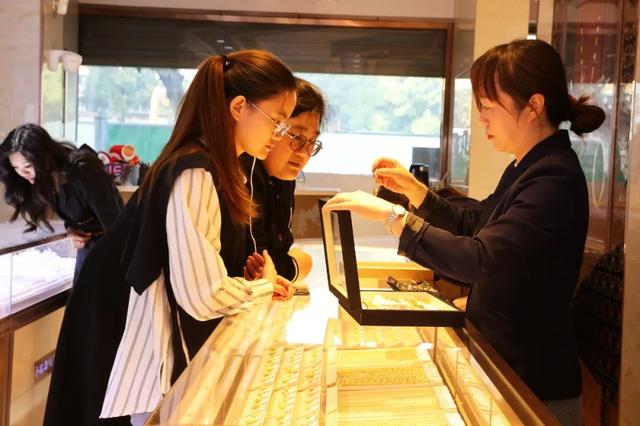 </div></td>

							    </tr>

							    <tr align=