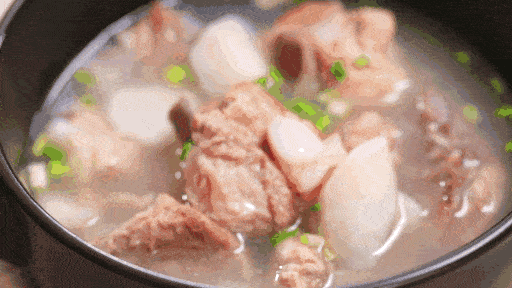 天冷了，煲一锅暖乎乎的排骨山药汤