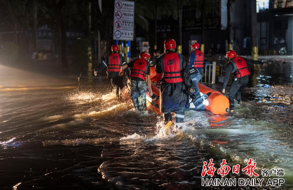 多方救援力量集结琼海 夜以继日转移受困群众