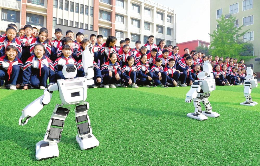 点燃科学梦想"主题活动,启发学生科技创新思维