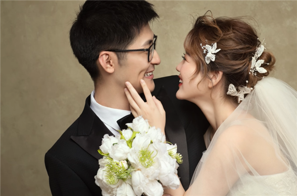 <strong>影视飓风Tim离婚</strong>