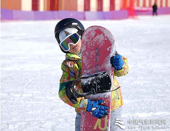 金龙山滑雪场的滑雪少年。张奥光 摄影