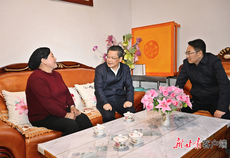 省委副书记,省长任振鹤日前在临夏州东乡县,广河县调研巩固拓展脱贫