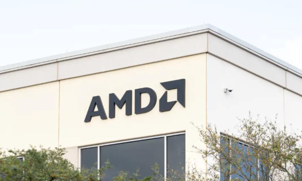 AMD发布首个10亿参数开源AI模型OLMo